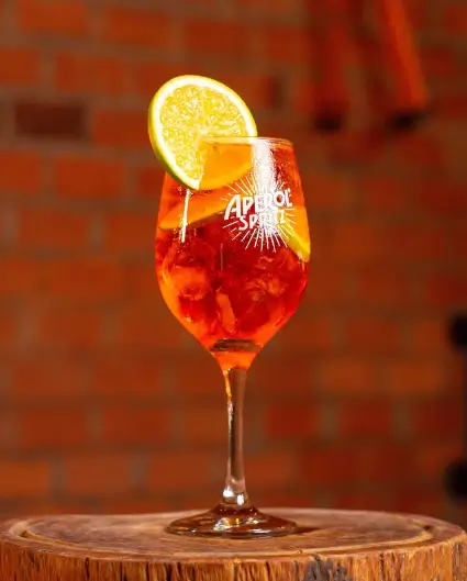 Aperol Spritz servido no Rock Fella